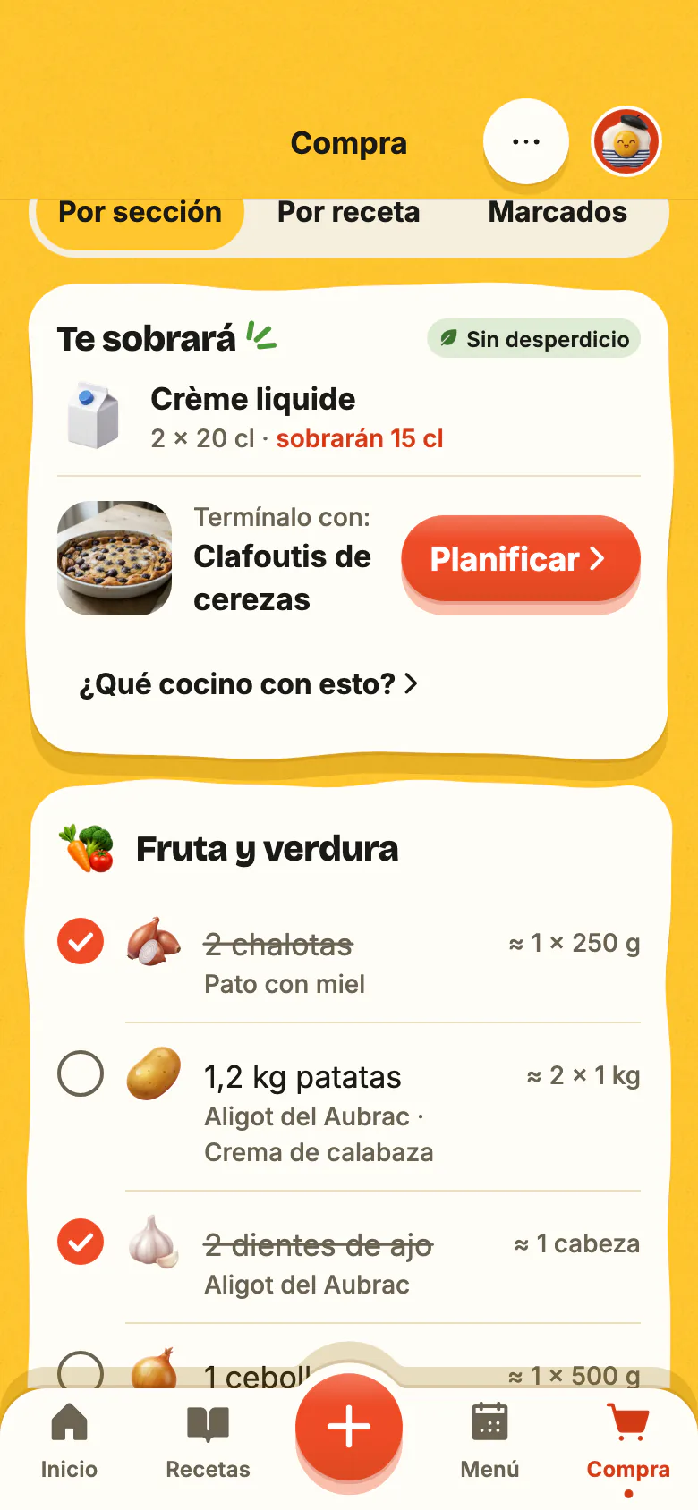 La lista de la compra de Yumclip, ordenada por secciones: productos marcados uno a uno, luego «Te sobrará» y la receta que aprovecha lo que queda.